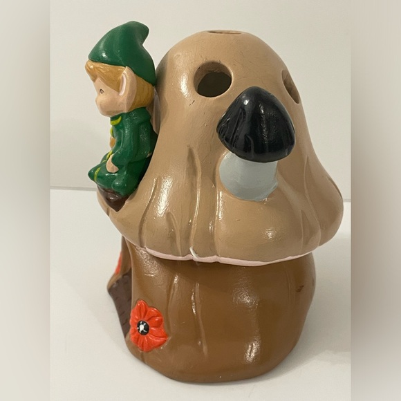 Vintage 1982 Pixie Elf w/ Mushroom House Ceramic Kitschy Figurine 4.5” H - Picture 4 of 8